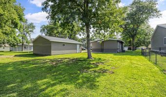 425 N 9th St, Adel, IA 50003