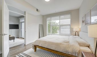 2337 CHAMPLAIN St NW 104, Washington, DC 20009