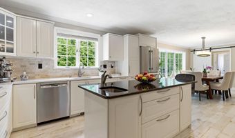 4 Hunters Rd, Bedford, NH 03110