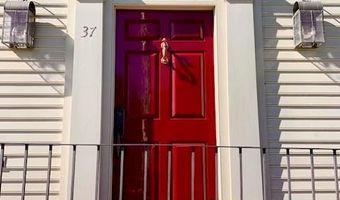 37 Marsh St, Newport, RI 02840