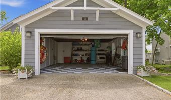 11 Opechee Dr, Barrington, RI 02806