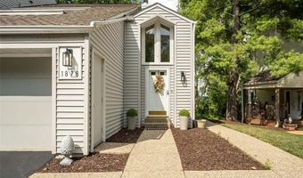 1878 Ridgeview Circle Dr, Ballwin, MO 63021