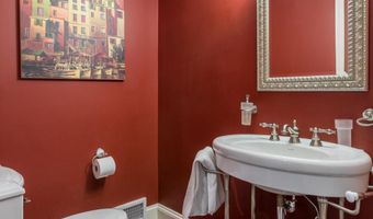 2138 PATRICK HENRY Dr, Arlington, VA 22205