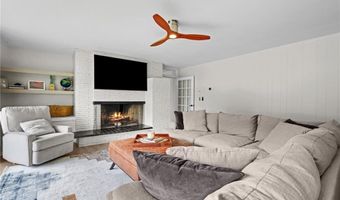 96 Roger Williams Dr, North Kingstown, RI 02852