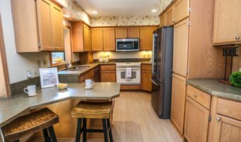 903 Willow Dr, Aberdeen, SD 57401