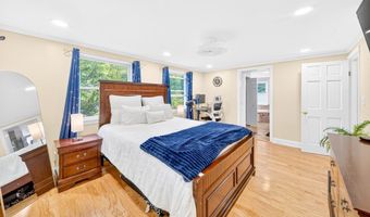74 Rhinecliff St, Arlington, MA 02476