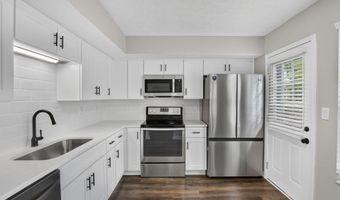 2425 Dunsworth Dr, Columbus, OH 43235