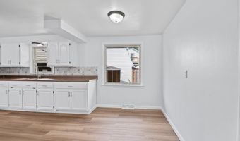 1074 6TH St, Green Bay, WI 54304