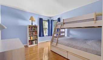 5 Overlook Ct, Bayville, NJ 08721