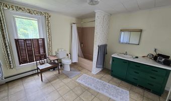 144 W Cobble Hill Rd, Barre, VT 05641