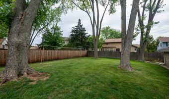 874 Hillandale Dr, Antioch, IL 60002