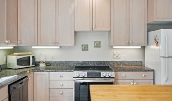 20 Eagle Point Rd, Bath, ME 04530