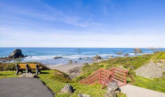 17454 BLUFF Dr, Brookings, OR 97415