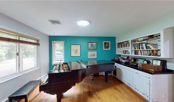 724 Greenville Ave, Johnston, RI 02919