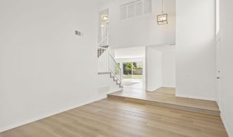 196 Mariposa Dr, Camarillo, CA 93012