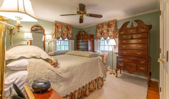 92 Forest Rd, Agawam, MA 01001