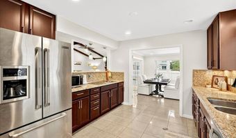 701 Kehrs Mill Rd, Ballwin, MO 63011
