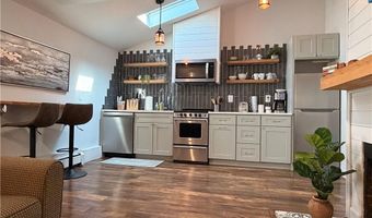 38 Hilltop Ave Cottage, Middletown, RI 02842