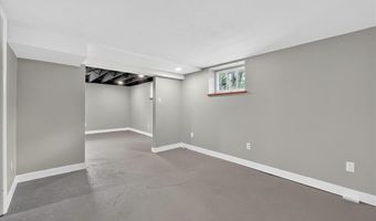 8025 McGee St, Affton, MO 63123