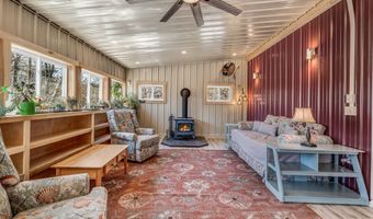 156 Congress St, Belfast, ME 04915