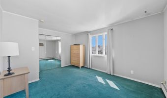 15 Hayes Rd, Amity Harbor, NY 11701