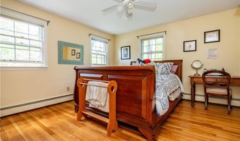 65 Walnut Dr, East Greenwich, RI 02818
