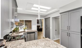 14902 Le Grande Dr, Addison, TX 75001