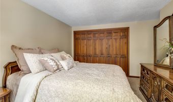 7 Shalamar Ct, Amherst, NY 14068