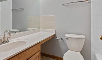 39911 Golf Ln, Antioch, IL 60002