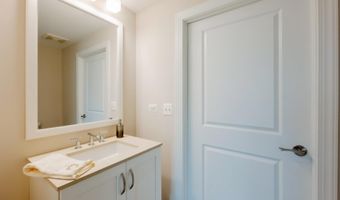 4915 HAMPDEN Ln 207, Bethesda, MD 20814