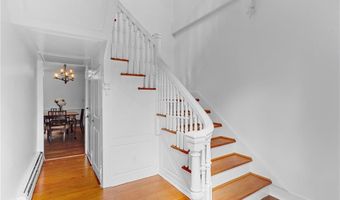 57 Farewell St, Newport, RI 02840