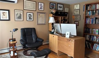28 Mast Ct, Middletown, RI 02842