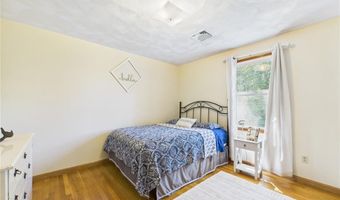13 Deangelis Dr, Narragansett, RI 02882