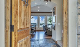 325 Lakeshore Dr, Arnolds Park, IA 51331