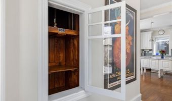 26 Narragansett Ave, Newport, RI 02840