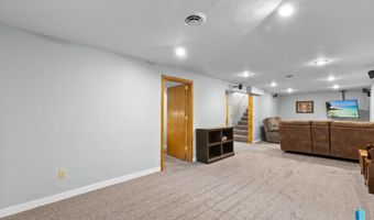 306 E Maple St, Beresford, SD 57004