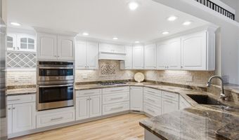 483 Concord Downs Ln, Aurora, OH 44202