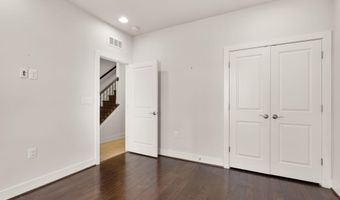 2505 MAIN LINE Blvd, Alexandria, VA 22301