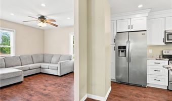 82 Dyer Ave, East Providence, RI 02915