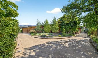 738 Fairway Ct, Ashland, OR 97520