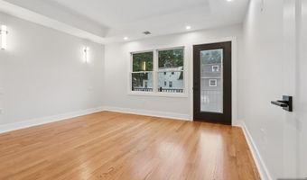 14 Redwood St, Bergenfield, NJ 07621