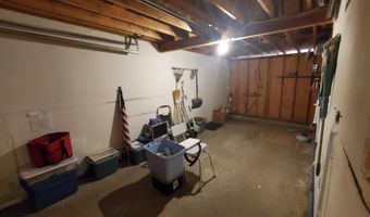 32 Cortland Cir, Bangor, ME 04401