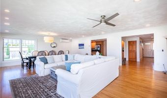 573 Wolcott Ave, Middletown, RI 02842