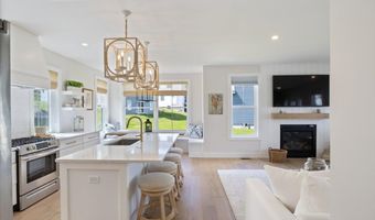 5 Cobblestone St, Falmouth, ME 04105