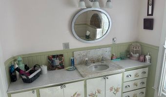 41 Grove St, Belfast, ME 04915