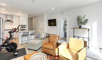 635 SLATERS Ln G-01, Alexandria, VA 22314