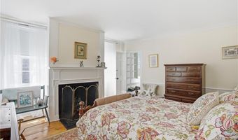 693 Hope St, Bristol, RI 02809