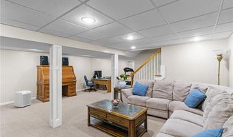 72 Winifred Ave, Warwick, RI 02889