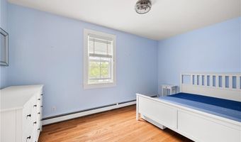7 Marsh St, Newport, RI 02840
