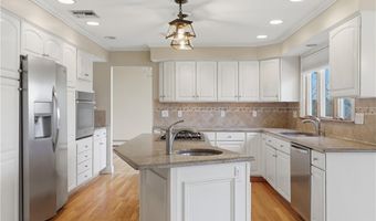 46 Timberland Dr, Lincoln, RI 02865